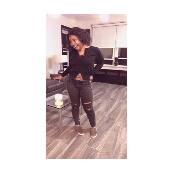 Meet your Posher, Nia - Picture 6 of 7